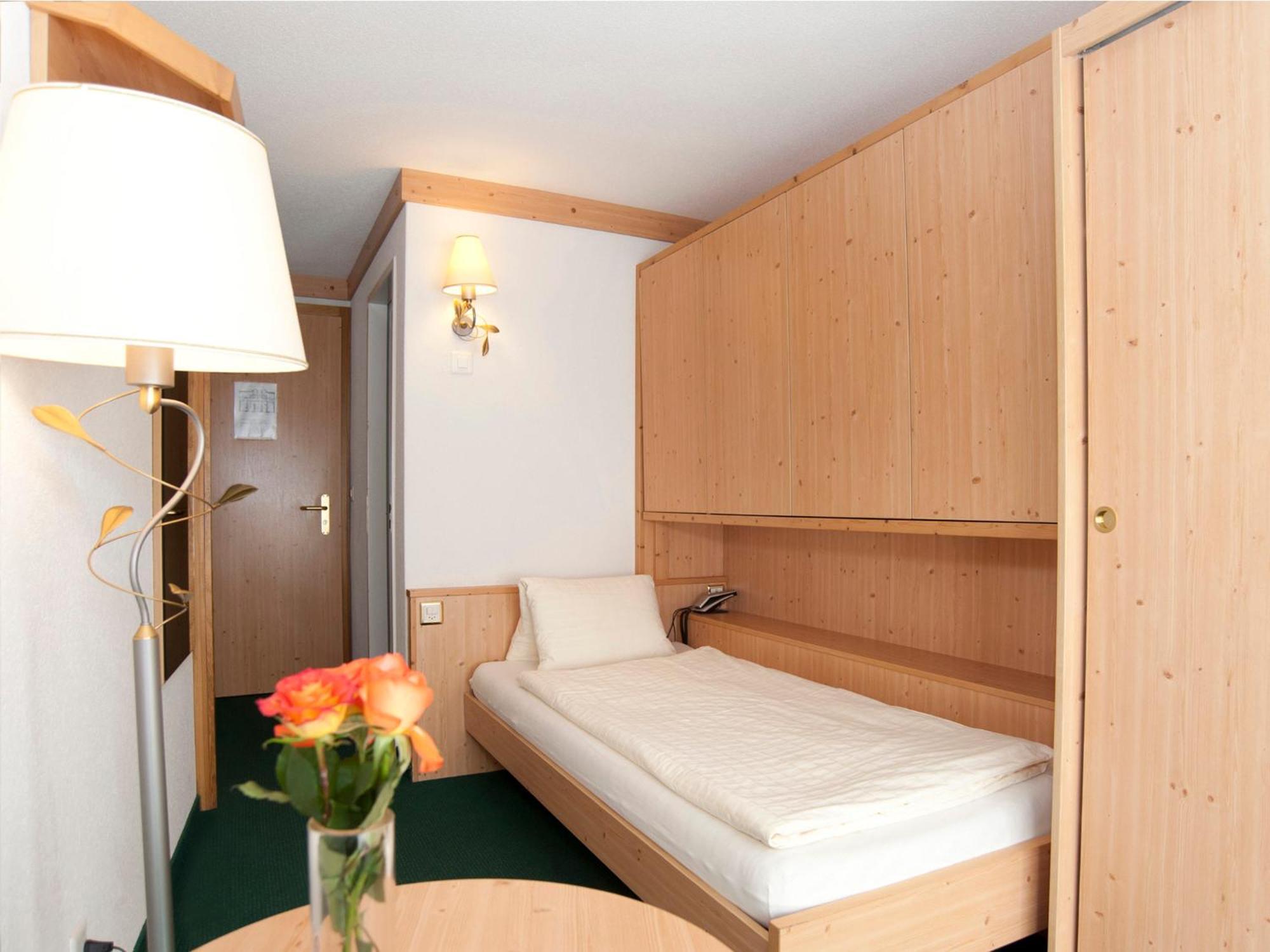 Hotel Ambiente Saas-Fee Habitación foto